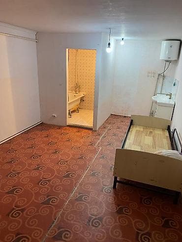 арена квартир: Сдаётся полдома с отдельным входом, двором! -2 больших комнат (50 квм) — 7