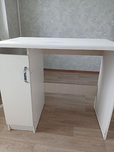 Бычуучу столдор: Компьютердик үстөлү, Колдонулган, Текчелери бар lalafo.kg да — 3 Бычуучу столдор: Компьютердик үстөлү, Колдонулган, Текчелери бар — 3