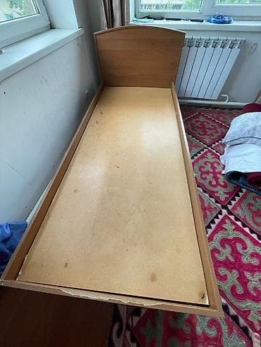bunk bed: Односпальная кровать с высоким изголовьем - Форм‑фактор — 2