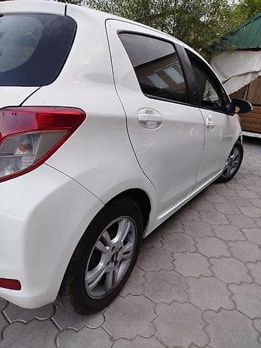 ярис: Toyota Yaris: 2014 г., 1.3 л, Автомат, Бензин, Хэтчбэк — 3