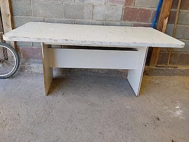 прочный компьютерный стол: Письменный/рабочий стол из ЛДСП, цвет белый. Особенности: - — 2