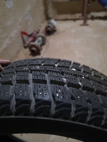 шины на зиму: 175/65/14 состояние отличное — 4