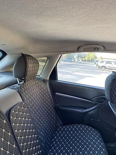 Ford Focus: 1998 г., 1.6 л, Механика, Бензин, Хэтчбэк