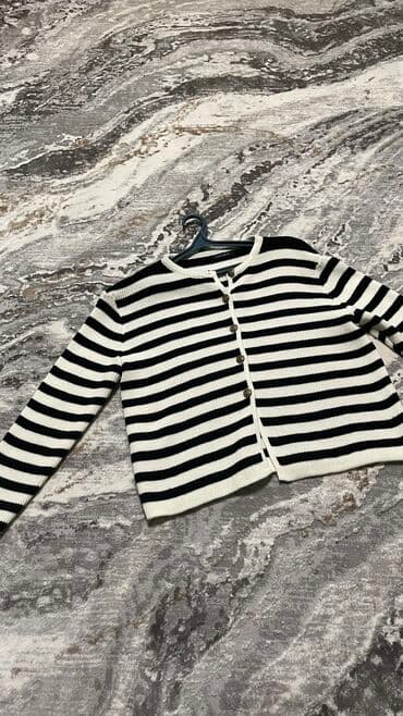 Продаю куртки на осень все куртка черная в идеальном состоянии все