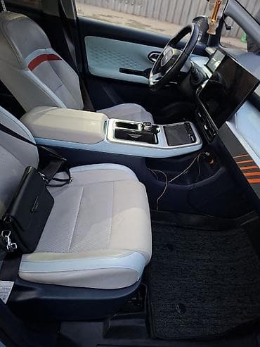 авто спальник: Электромобиль Aion Y - Кузов: компактный кроссовер, голубой цвет с — 3