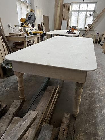 Офис эмереги: Низкие столы. Из дерева. Длина 244 см ширина 90 см. Очень прочный — 8