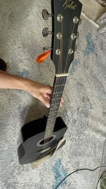 adaltis guitar: Акустическая гитара Kalat, форма корпуса Dreadnought с вырезом — 3