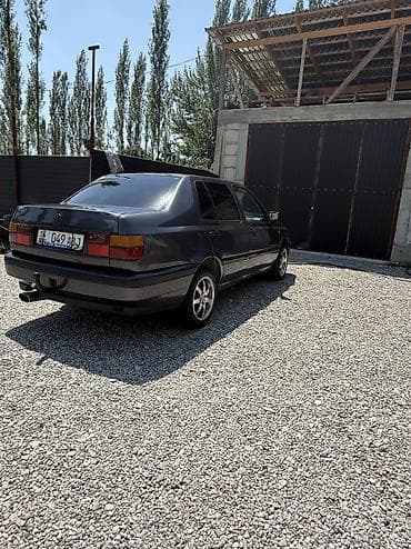 Volkswagen Vento: 1993 г., 2 л, Механика, Бензин, Седан — 7