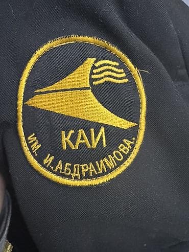 Костюмы: Форма пилота/экипажа: классический черный костюм с пиджаком и брюками — 6