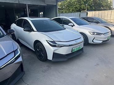 электра машына: Toyota bZ3: 2024 г., Вариатор, Электромобиль, Седан — 4