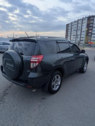 4wd: Кроссовер компакт-класса с 5 дверями. Цвет — темно‑серый металлик — 9