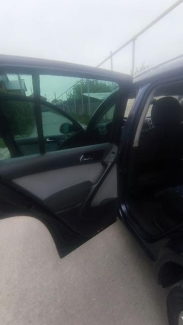 катафоты: Volkswagen Tiguan: 2011 г., 2 л, Автомат, Бензин, Кроссовер — 5