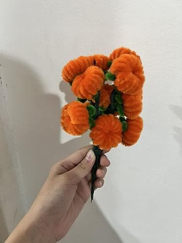 Букет декоративных тыквочек из пушистых синельных проволок (помпоны)