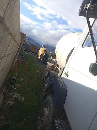 стол с диваном: Бетономешалка, MAN — 2