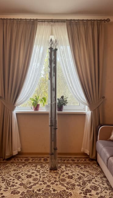 Комплект для оформления окна: - Карниз раздвижной металлический