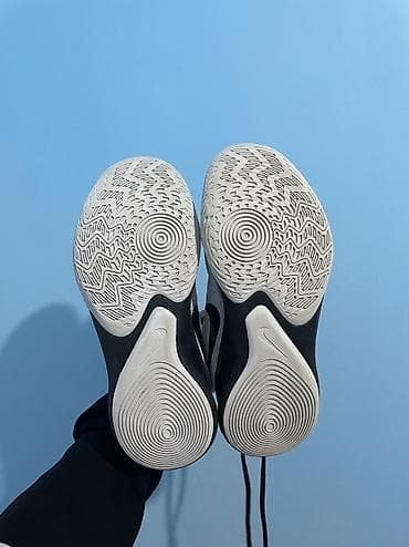 белая обувь: Волейбольный 
NIKE precision 3 — 4