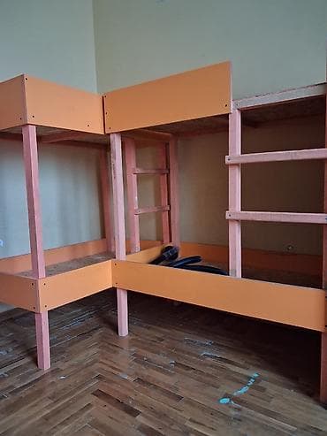 двухъярусный деревянный детский кровать: Двухъярусная детская кровать, Натуральное дерево, цвет - Оранжевый — 1