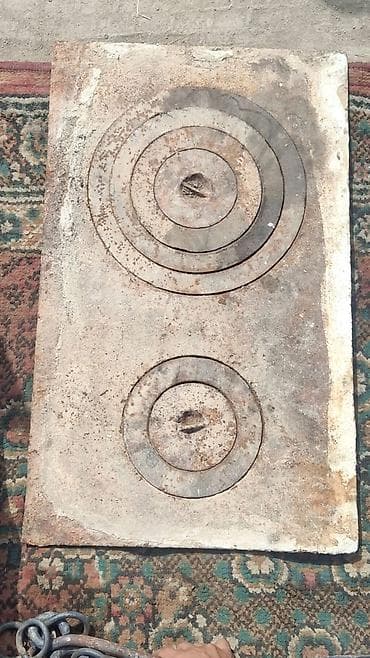 Чугунная варочная плита для печки (2 конфорки). - Материал: чугун. -