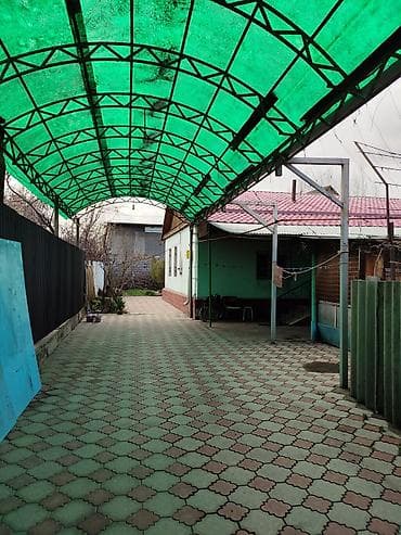 Продаётся частный дом с большим ухоженным двором и садом. Основные