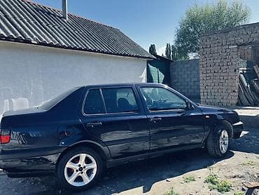 Volkswagen Vento: 1996 г., 1.8 л, Механика, Бензин, Седан