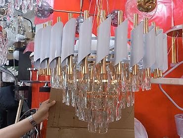 Люстралар: Подвесная люстра с каскадом кристаллов и декоративными белыми — 1