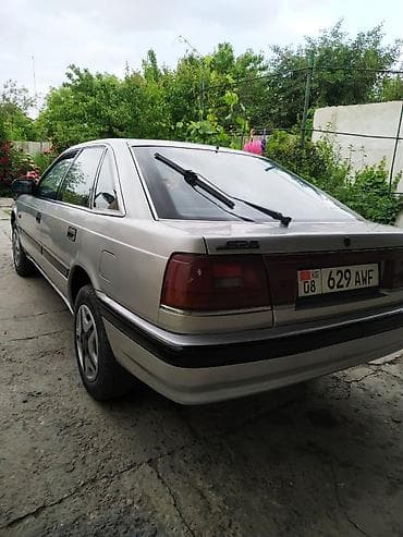 авто сатылат: Mazda 626: 1988 г., 2 л, Кол менен иштөөчү, Бензин, Хетчбек — 4
