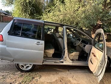 портер 2 салон: Nissan Liberty: 2003 г., 2 л, Автомат, Бензин, Минивэн — 5