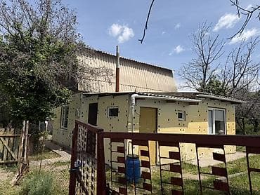 жалал абад кыз керек: САТЫЛАТ❗️ САТЫЛАТ❗️ 3 бөлмөлүү үй сатылат (мансарды бар) 📍 Аянты 10 — 9