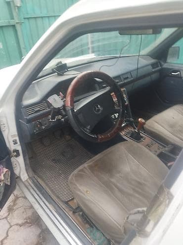 e53 4 8: Mercedes-Benz W124: 1991 г., 2 л, Механика, Бензин, Универсал — 7