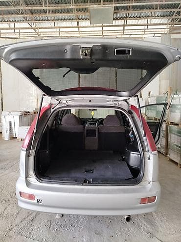 Honda Stream: 2003 г., 2 л, Автомат, Бензин, Минивэн