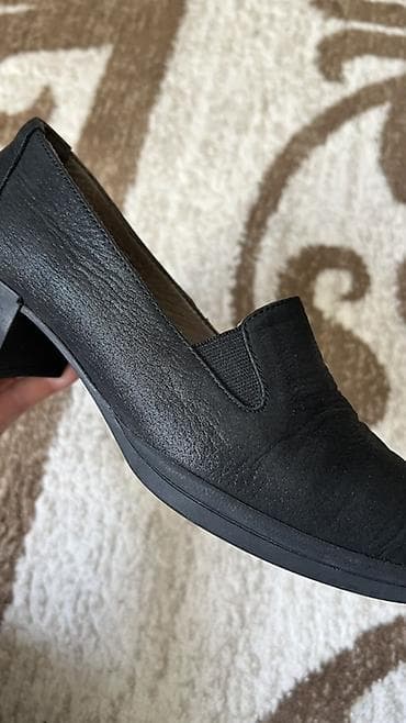 Женская обувь: Классические женские туфли-лоферы черного цвета на невысоком — 4