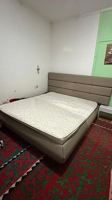 2х яростная кровать: Двуспальная кровать с мягким высоким изголовьем и матрасом — 1