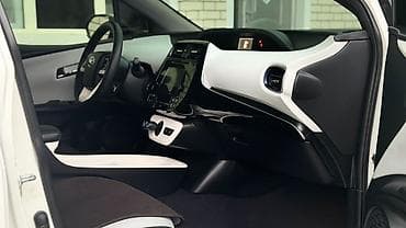 highlander 2012: Toyota Prius: 2017 г., 1.8 л, Вариатор, Гибрид, Седан — 9