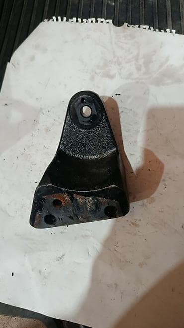 Детали двигателя и моторы в сборе: Кронштейн двигателя Hyundai/Kia - Оригинальная деталь: литьевые коды — 2