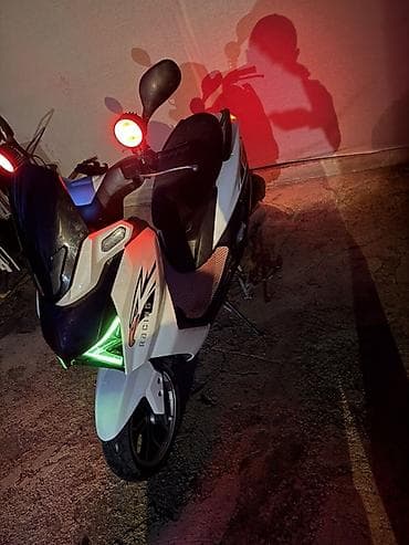 мототехника бишкек: Скутер QMaks Racing с документами 165куб белого цвета с агрессивным — 2