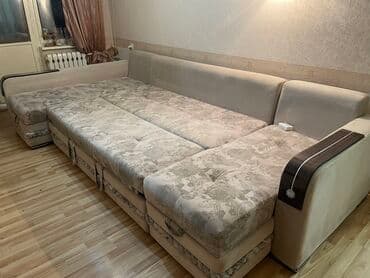 Продаю диван раскладной. На фото в раскладном виде. Размеры в