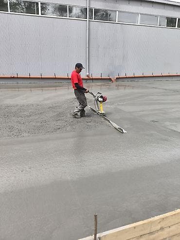 Бетонные полы под ключ. Машинная заливка, выравнивание и затирка -