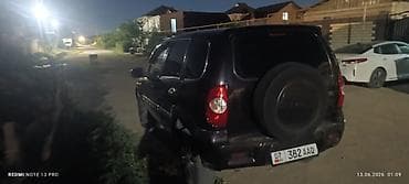 Транспорт: Chevrolet Niva: 2006 г., Внедорожник — 5