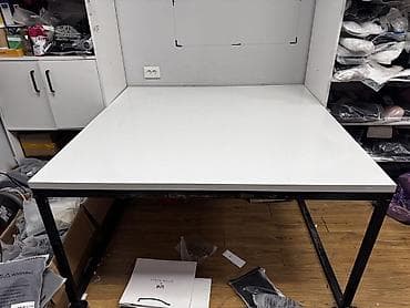 study table: Стол 1.4м х 1.4м Стол в стиле хайтек, металлическая основа и — 2