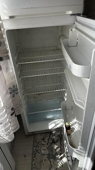 attack shark x3: Холодильник BEKO, двухкамерный, классический белый цвет. Верхняя — 6