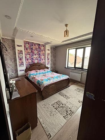 продаю дом ала тоо 1: Продаю дом 3 уровня! Расположен район Пишпек, пересечение — 10