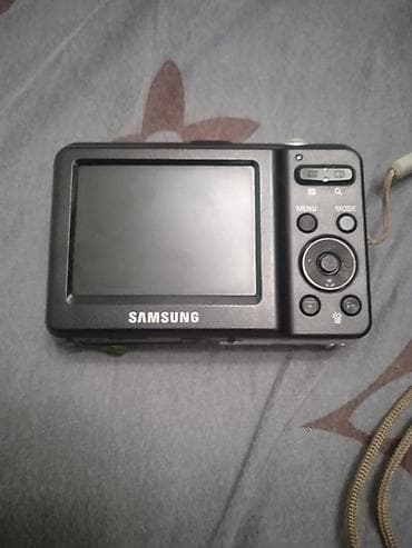 Фотоапорат самсунг не новый 
за 3000