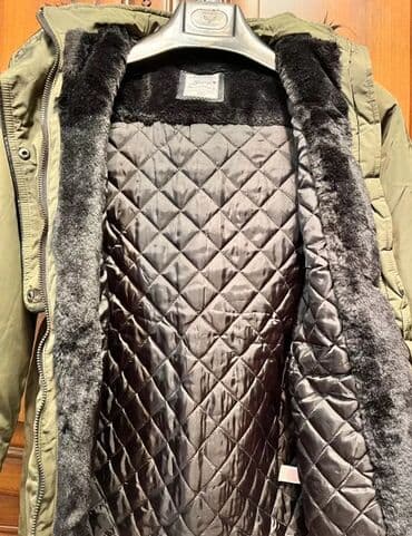 Верхняя одежда: Стильная парка оливково‑зелёного цвета на девочку 11-12 лет; привезена — 2