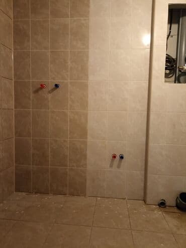 обзор цен на строительные и отделочные работы в бишкеке: Фартук на кухне, Укладка плитки на стену, Подготовка стен для укладки | Керамическая плитка, Мозаичная плитка, Керамогранитая плитка | Вертикальная укладка, Диагональная укладка, Горизонтальная укладка Больше 6 лет опыта — 1