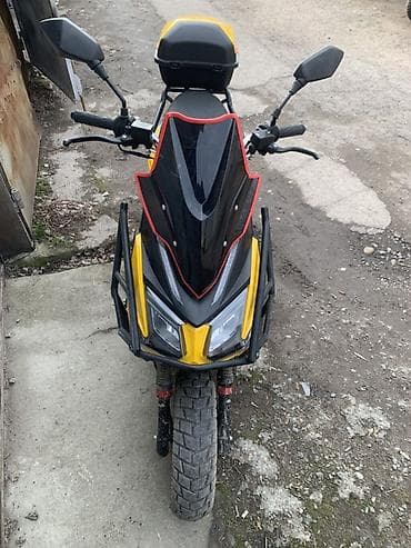 Скутеры: Продаётся скутер/мопед класса 50–150 см³ (визуально — внедорожного — 4