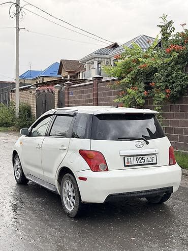 Toyota Ist: 2004 г., 1.5 л, Автомат, Бензин, Лифтбек — 8