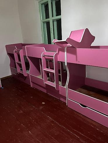 Столдор: Продаётся 3-х этажный кровать 10 тыс, стол 3 тыс стулья 500с есть торг — 4