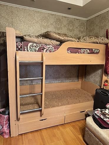 Эмерек: Продается Двух Ярусная кровать в хорошем состоянии. Матрасы чистые — 1