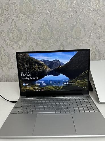 magicbook 14: Ноутбук серебристого цвета - RAM:8 GB, Intel(R) CORE (TM) i5 SSD — 3