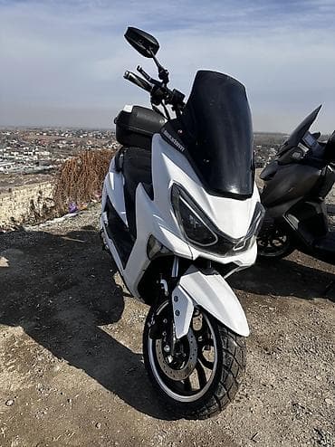 150кубов: Макси-скутер 150 куб. см, Бензин — 3